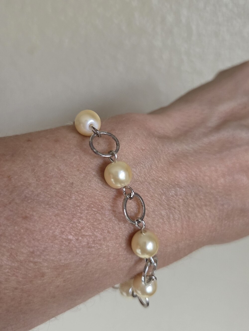 vintage faux cream pearl silver tone oval o ring link charm bracelet modernist